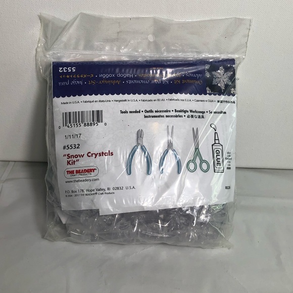 The Beadery Crystal Snowflake Christmas Ornament Kit Makes 6 - Picture 2 of 2